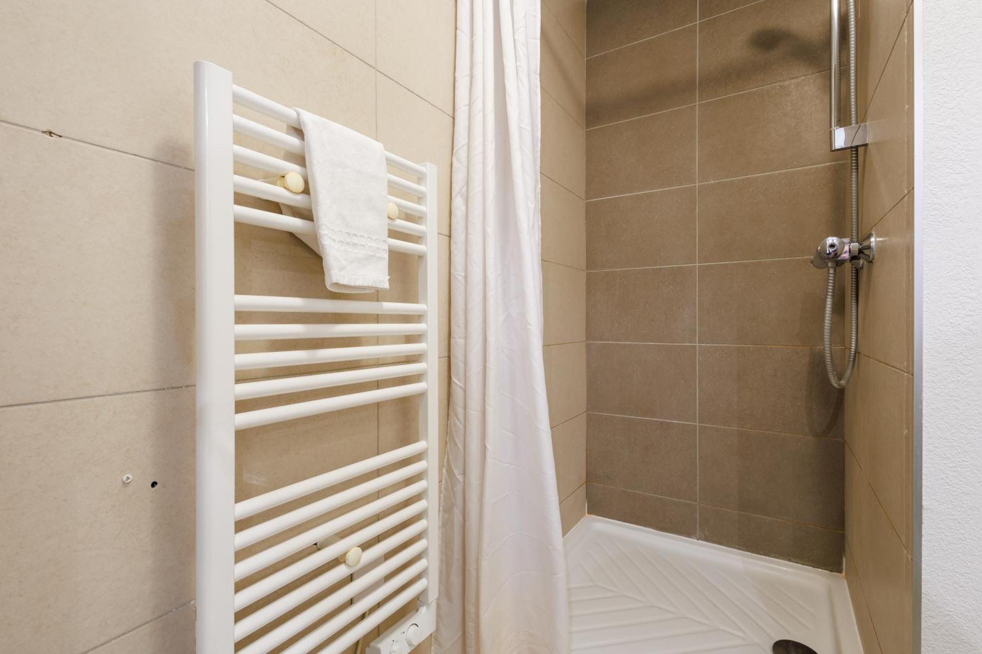Residhotel Residence Pont Du Gard Remoulins Exterior photo
